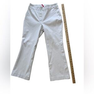 SPANX White Capris Pants. Medium